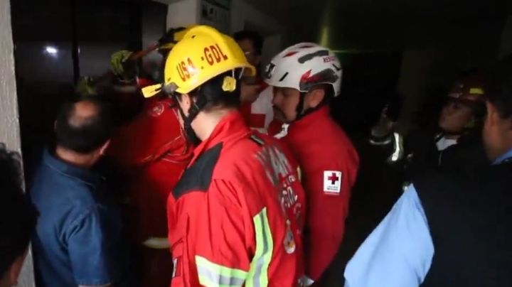 Se desploma elevador con 10 deportistas en un hotel de Guadalajara
