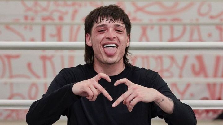 Peso Pluma 'enloquece' a fans con su nuevo corte de cabello
