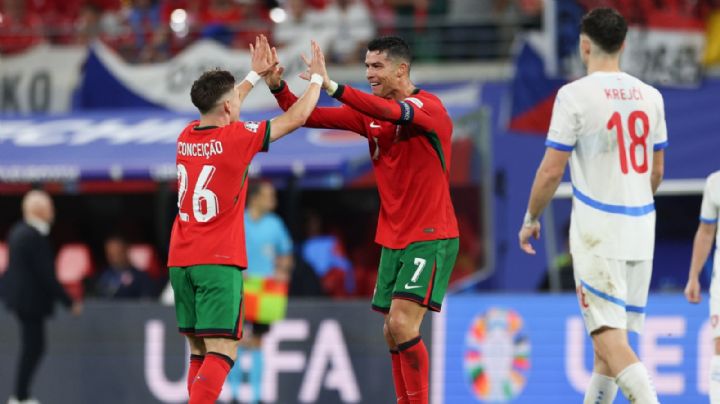Euro: Portugal remonta con un gol en el último minuto y vence a los checos
