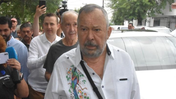 Mauricio Fernández acude a votar; asegura que lleva 60% de ventaja