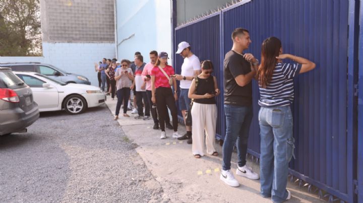 Puerta soldada impiden que abran casilla y votantes esperan hasta 2 horas en Santa Catarina