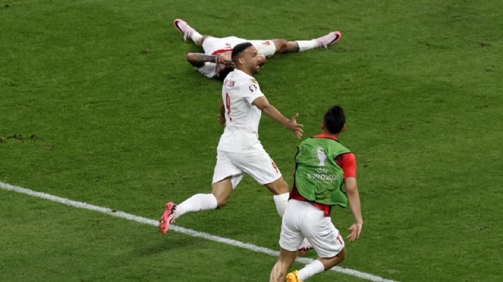 Eurocopa: Turquía derrota a Chequia de último minuto y avanza de ronda