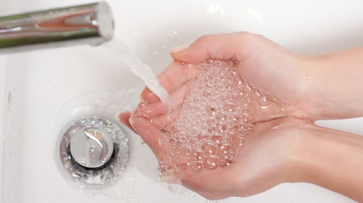 ¿Qué no y qué sí hacer con el agua turbia en casa?