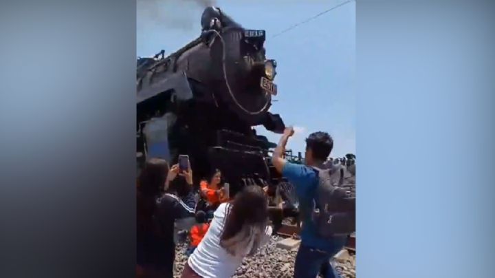 Mujer muere al tomarse una selfie y ser golpeada por la locomotora Empress 2816 en Hidalgo