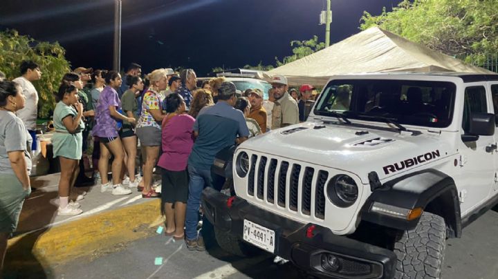Protestan en La Huasteca por no poder entrar a reparar sus viviendas; detienen a 2