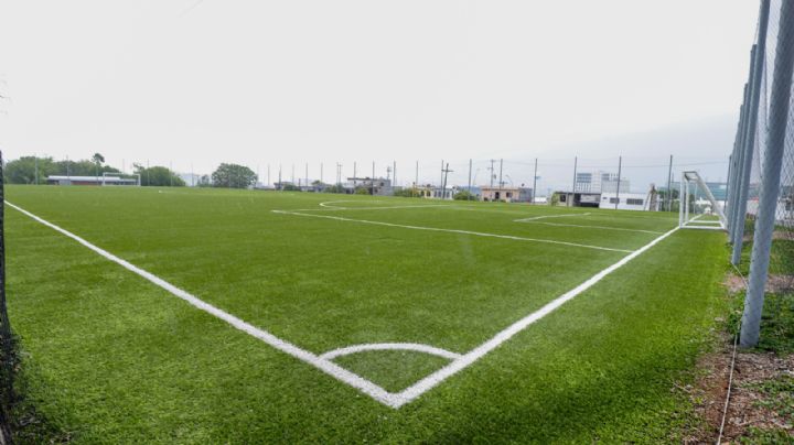 Cisterna en cancha Clouthier abastece de agua a vecinos de San Pedro