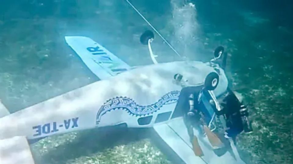 Cae avioneta al mar en la isla de Cozumel