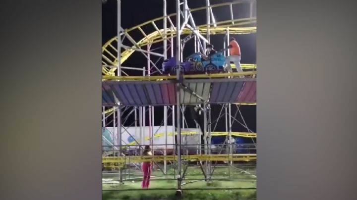 Montaña rusa en feria de Escobedo falla y deja a personas atrapadas