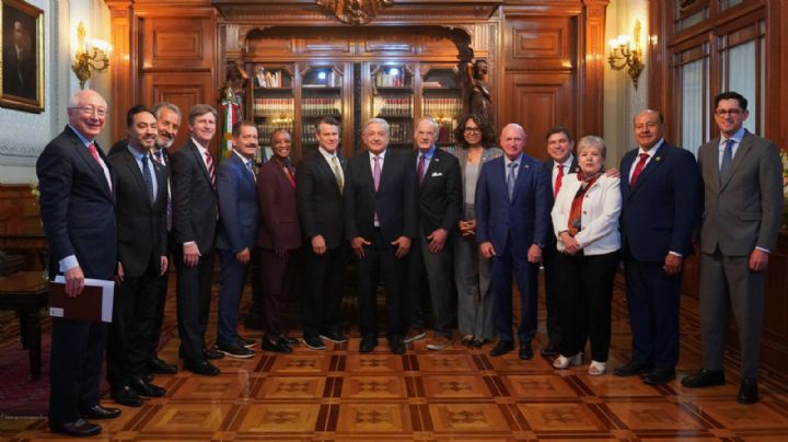 AMLO se reúne con congresista demócratas y republicanos de EU en Palacio Nacional