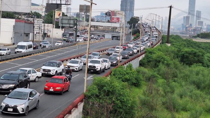 Colapsa vialidad en Morones Prieto por obras post-Alberto