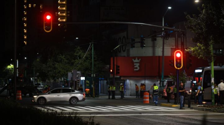 Colocan nuevos y modernos semáforos en Monterrey