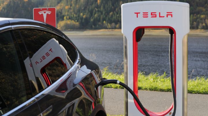 Tesla obtiene 50% menos de ganancias en el primer semestre del año respecto a 2023