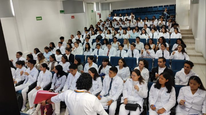 Descubren a 33 aspirantes por trampa en examen de admisión a facultad en Querétaro