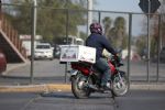 Buscan que ciclistas y motociclistas usen ropa reflejante en Nuevo León