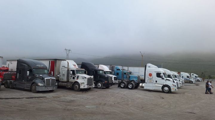 Transportistas se alistan para bloquear autopista Monterrey-Saltillo por extorsiones