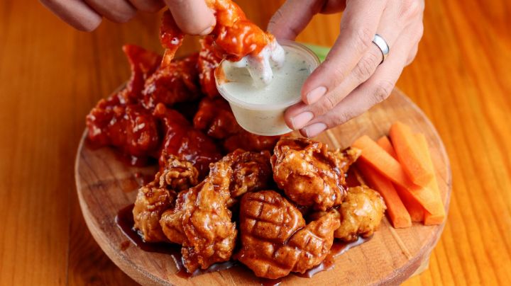 Cliente demanda a restaurante por hueso en sus boneless… ¡Y pierde!