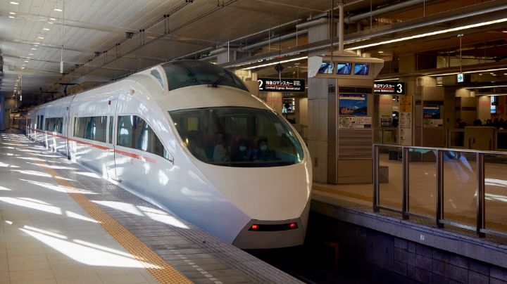 Pasajero muere y viaja 12 horas dentro de tren sin que nadie se percatara en Japón