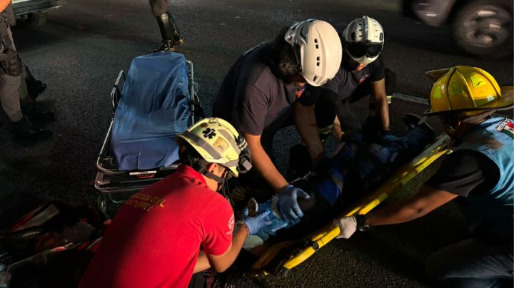 Motociclista atropella a peatón en Monterrey y lo deja en estado grave