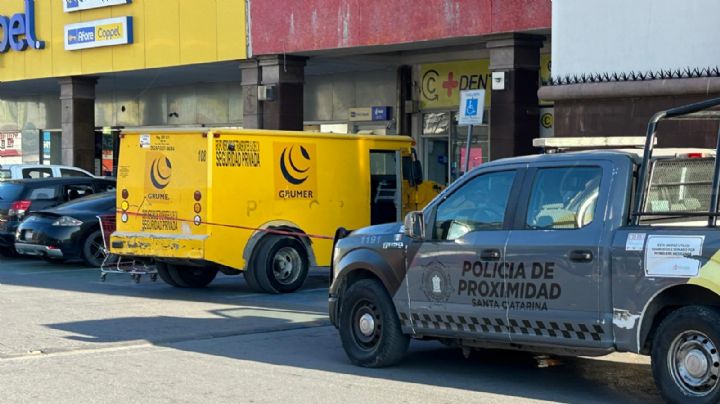 Roban 3.5 mdp de un camión de valores estacionado en supermercado de Santa Catarina