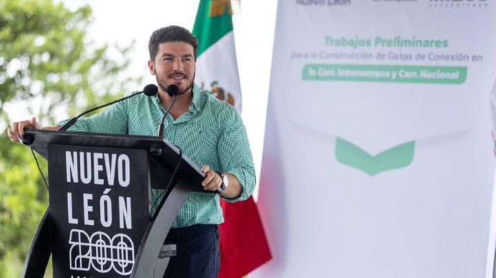 Samuel García entrega informe de Carretera Interserrana a Federación