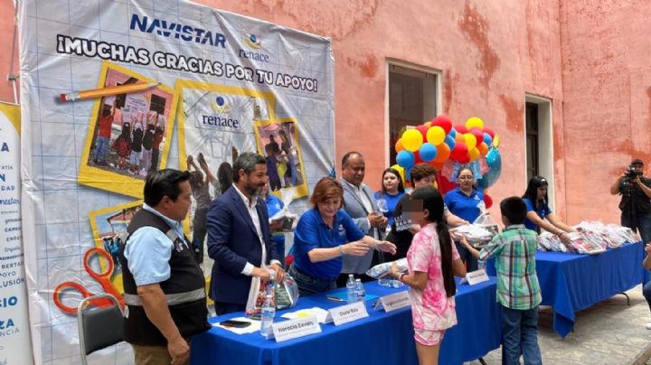 Renace ABP y Navistar donan útiles escolares a hijos de personas en prisión
