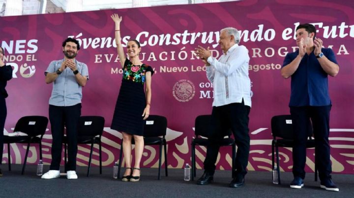 AMLO afirma que lo sucederá una mujer de virtudes