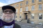 Guillermo del Toro se aloja en hotel embrujado de Escocia y cuenta lo sucedido