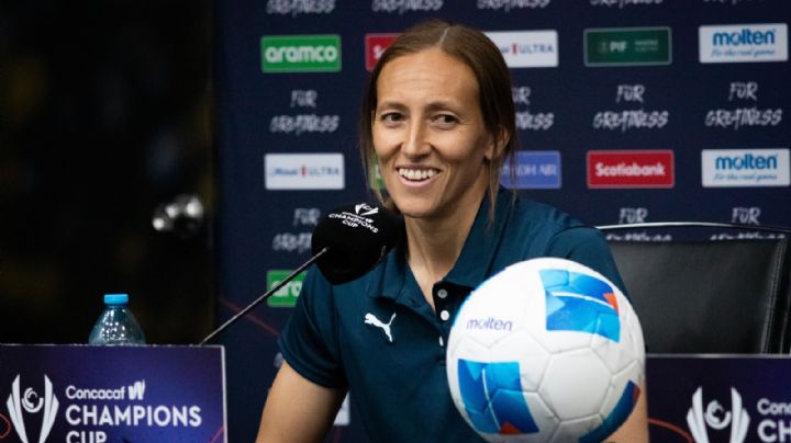 Rayadas: Pamela Tajonar disfruta los Clásicos Regios en el Volcán