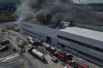 Incendio en bodega de una fábrica en Santa Catarina provoca el desalojo de 300 empleados