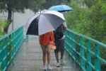 Cae sorpresiva lluvia en Monterrey y municipios de la zona metropolitana