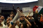 Irrupción de manifestantes orilla a Senadores a discutir Reforma Judicial en sede alterna
