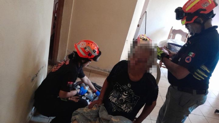 Abuelito cae en sanitario y queda atorado por 12 horas en Monterrey