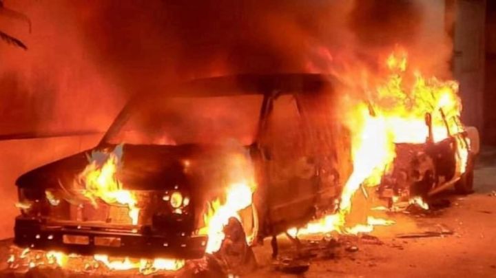 Queman 3 patrullas y dos autos en Zaragoza, Nuevo León