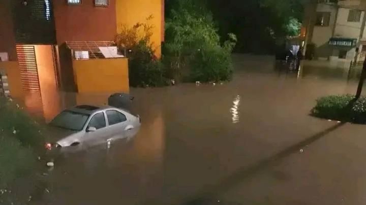 Fuerte lluvia azota a Salinas Victoria; inunda 130 casas