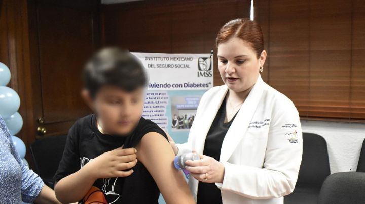 ¡Adiós pinchazos! Colocan sensores a niños diabéticos en NL para monitorear glucosa