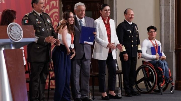 AMLO premia a Deportistas Olímpicos y Paraolímpicos con estímulos económicos