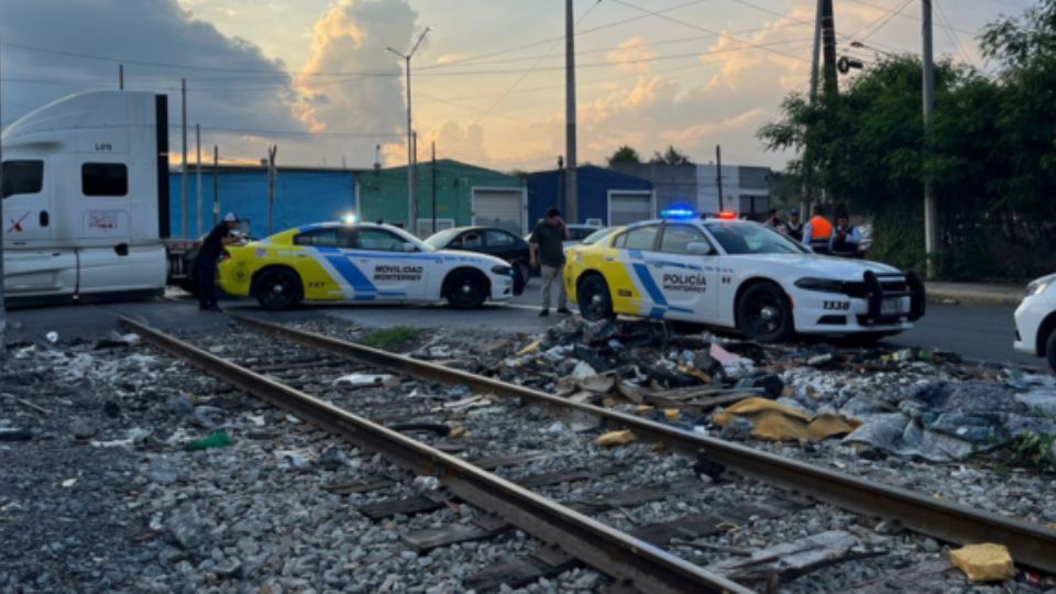 Al lugar llegaron elementos de la Policía de Monterrey.