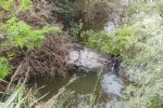 Vuelca vehículo y cae a la presa La Boca en Santiago, Nuevo León