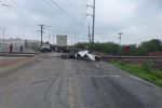 Tráiler se impacta contra el tren en Escobedo; hay un hombre herido