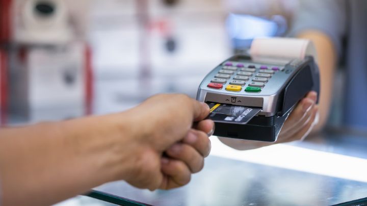 ¡Qué no abusen! Así puedes denunciar a tiendas que cobran comisión por pago con tarjeta