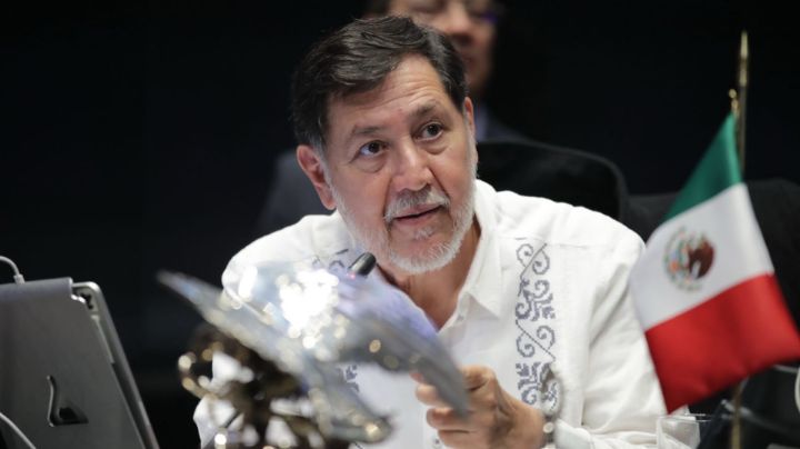 Fernández Noroña acusa haber sido agredido en el AICM
