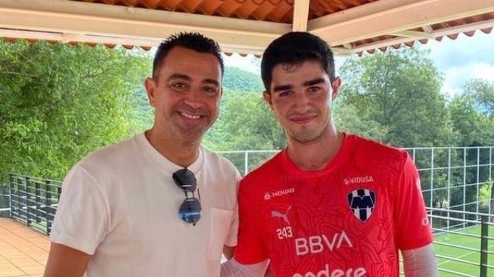 Xavi Hernández visita El Barrial y muestra su apoyo a Demichelis
