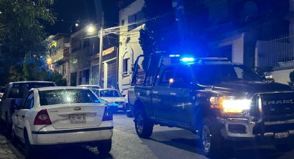 Mujer recibe balazo en la pierna mientras estaba en la sala de su casa en Santa Catarina