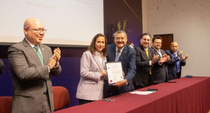 UANL reconoce trayectoria de Cristina Díaz como servidora pública