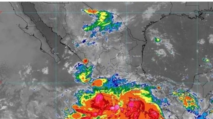 Huracán John impacta Guerrero y Oaxaca; puerto de Acapulco está en alerta