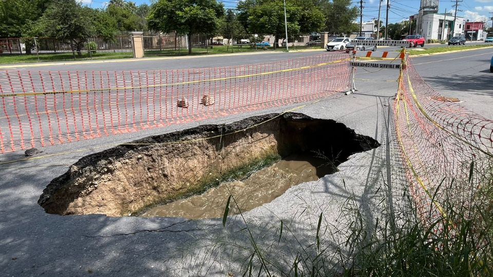 Socavón en avenida Lerdo de Tejada