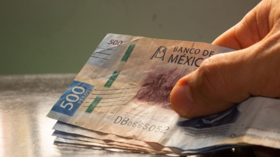 Dinero mexicano.