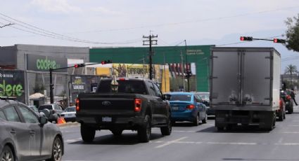 Conductores se quejan de semáforo en avenida Manuel L. Barragán por causar tráfico