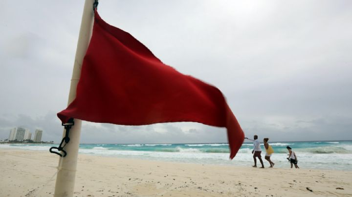 'Helene' se convierte en huracán; desata fuertes vientos y lluvias en Quintana Roo