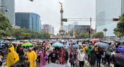 Padres y estudiantes marchan en CDMX por los 10 años del caso Ayotzinapa